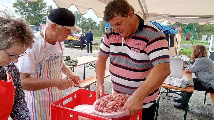 Deftig Verhextes: Gulasch-Wettbewerb in Vysoká pri Morave