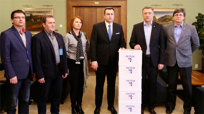 Petícia za skorší odchod do dôchodku v parlamente 
