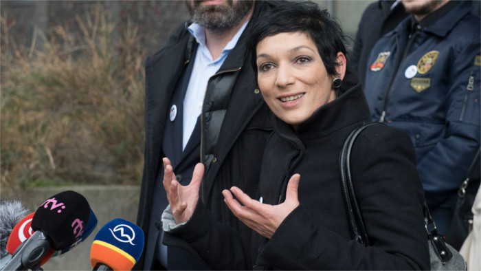 Partei ĽSNS muss sich bei Bihariová entschuldigen 