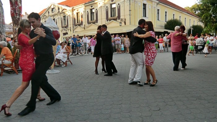 tango-4
