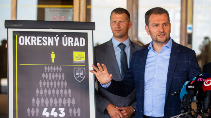 La lustration de l’administration est lancée