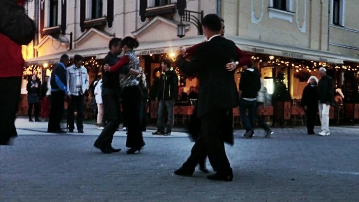 tango-1