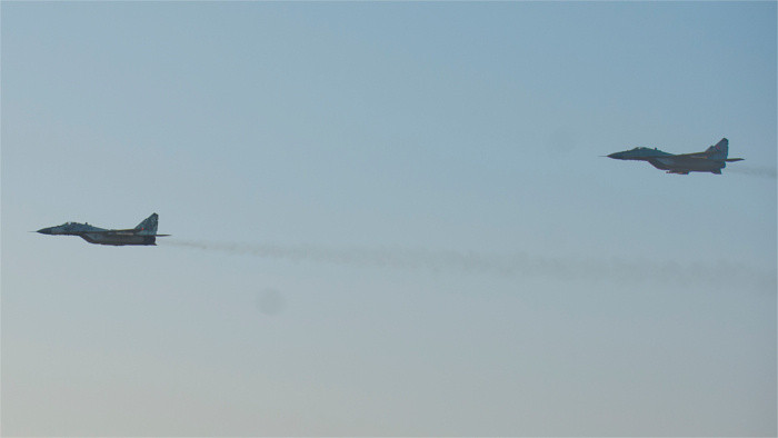 El ministro desmiente dificultades en la compra de nuevos aviones caza