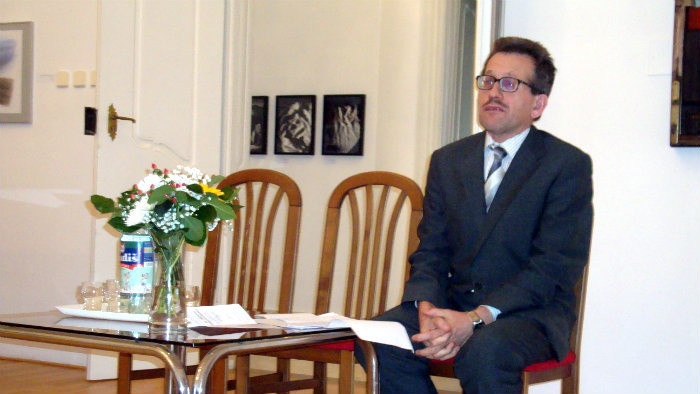riaditeľ galérie štefan zajíček.JPG