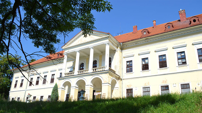 Kaštieľ Coburgovcov vo Veľkom Blhu