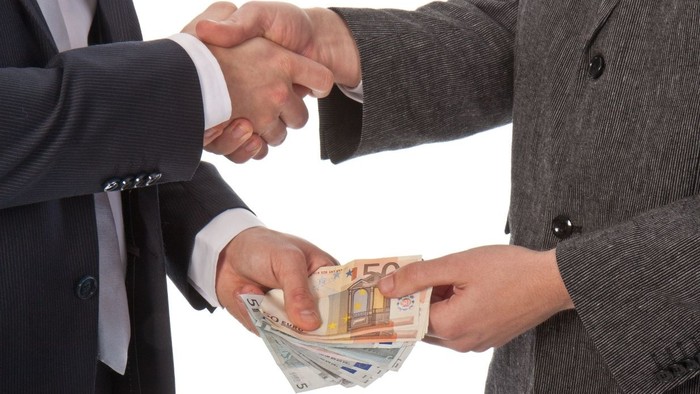 Miből él a politikus?