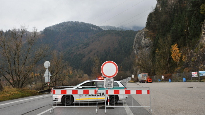 Road below Strečno Castle closed for two weeks