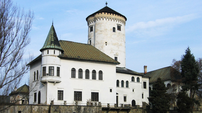 Za múrmi Budatínskej veže
