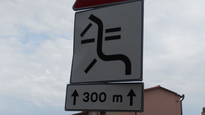 Taliansko_značke pre celú dedinu.JPG