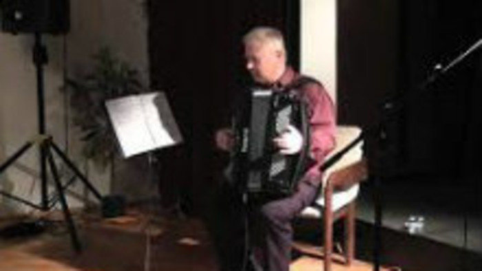 Akordeonista Rajmund Kákoni má 70 rokov   