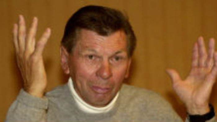 Stan Mikita dal svetu zahnuté hokejky