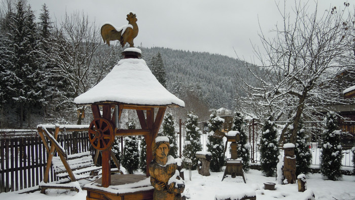 Jozef Šimek z Makova upravuje studničky v Javorníkoch