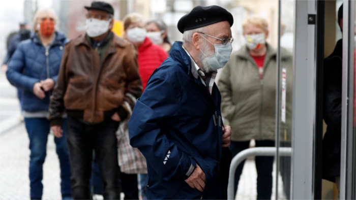 Finalizan los horarios exclusivos de compra para ancianos