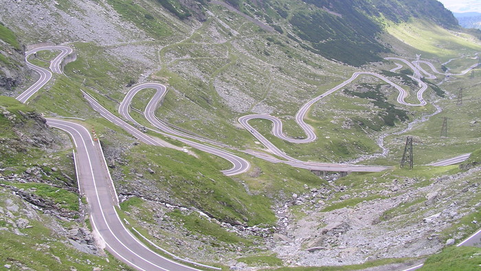 Transfagarasan_asfaltová špageta hodená do hôr.JPG