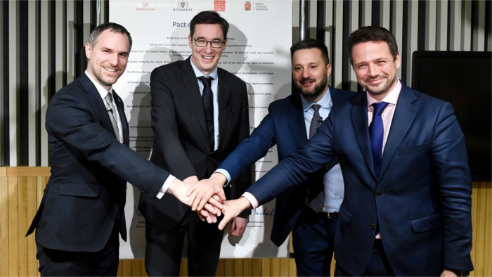 Pakt freier Hauptstädte in Budapest geschlossen