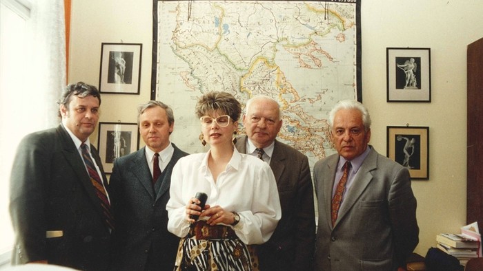 Na svojej Alma mater - Katedre klasickej a semitskej filológie v roku 1999. Zľava docent Pavol Valachovič a a profesori Daniel Š