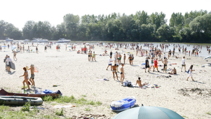 Piesková pláž na Váhu v obci Komoča