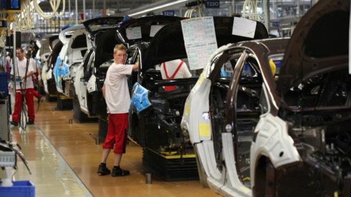 Automobilový priemysel potrebuje ľudí