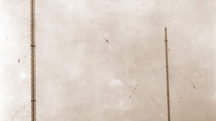 Budova Rádiov v Haniske v roku 1925.jpg