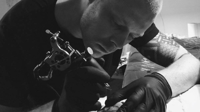 Čerstvé Ovocie_FM: Qaid Holman (Holman's tattoo)