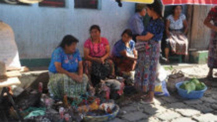 Guatemala – tyrkysové jazierka, unikátne jaskyne a vulkány