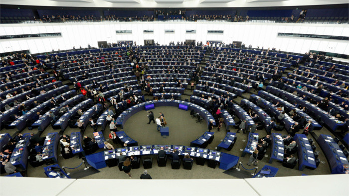 Europoslanci vyzývajú vládu 