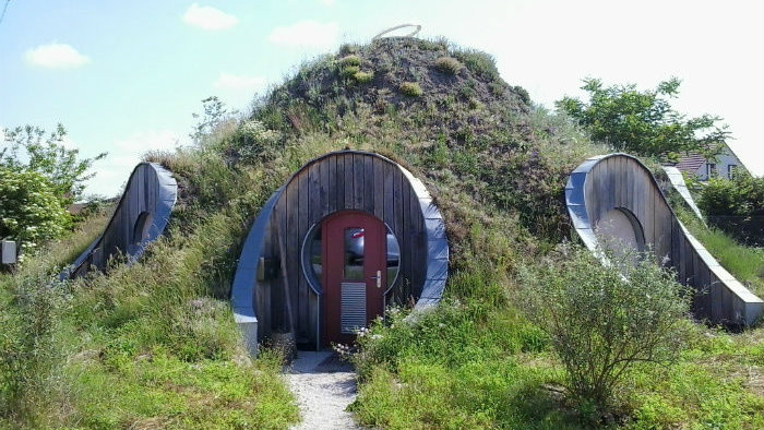 Samonosná slamená kupola v obci Hrubý Šúr  