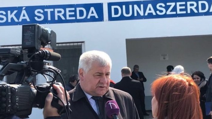 Magyar táblák kerültek az állomásokra