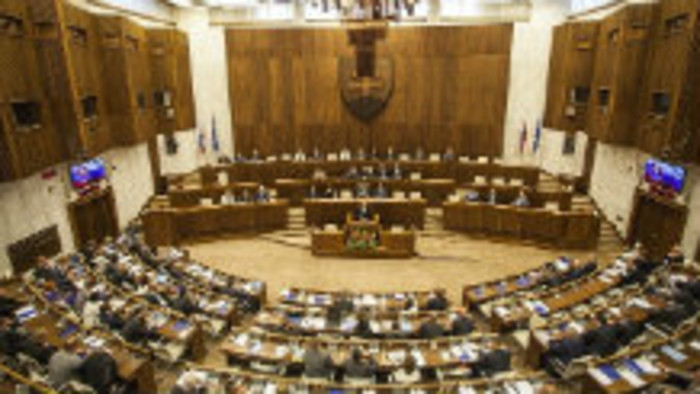 K veci: K hlasovaniu  o zmrazení platov ústavných činiteľov