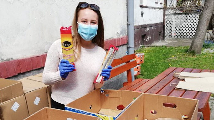 Caritas schickt Taschen für Senioren