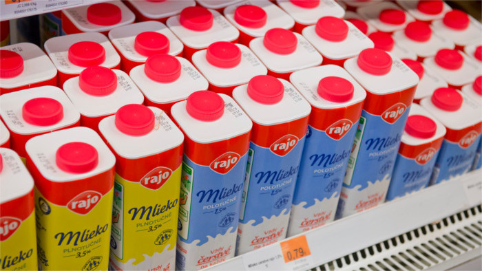 Retail chains and dairy producer fined for alleged price agreements