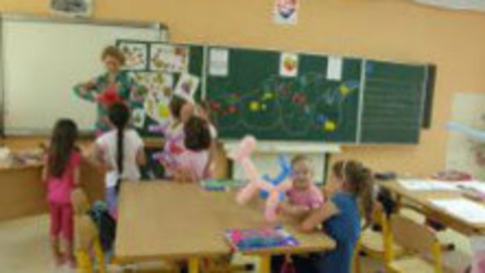K veci: Žiaci prvého stupňa ZŠ sa dnes posadili do lavíc