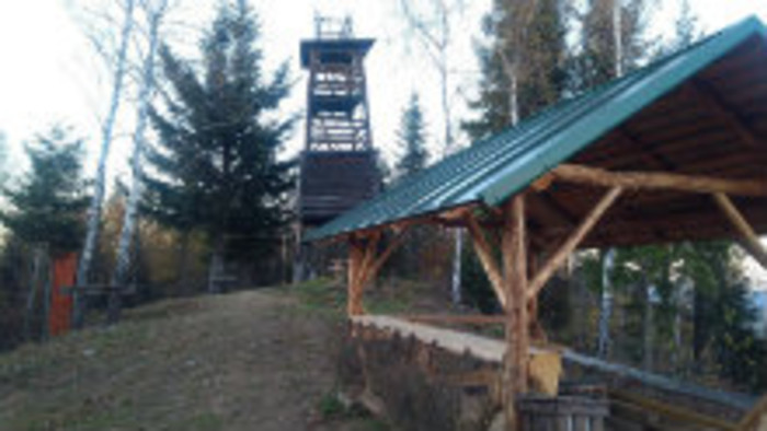 Na rozhľadni nad obcou Hervartov