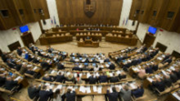 K veci: Politické strany sa chystajú na predvolebné súperenie
