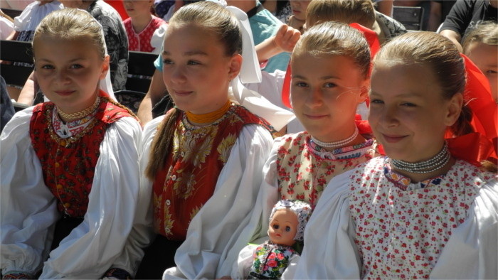 Children in folk costumes to bewitch Bratislava