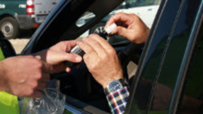 Aj pár hodín po pití alkoholu nafúkate