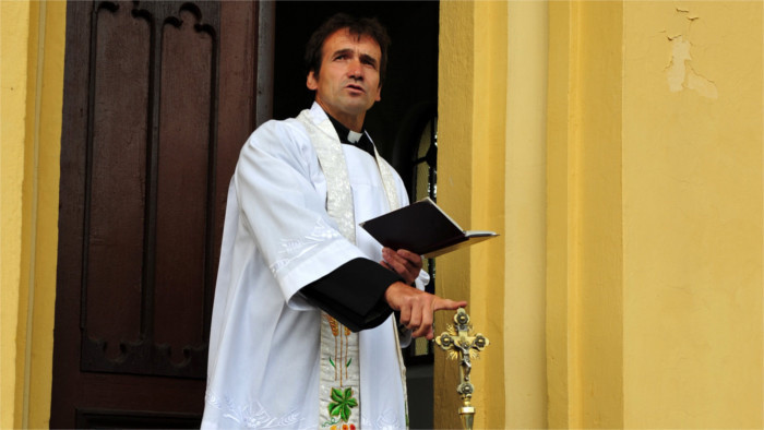 Bishops criticise political involvement of far-right priest