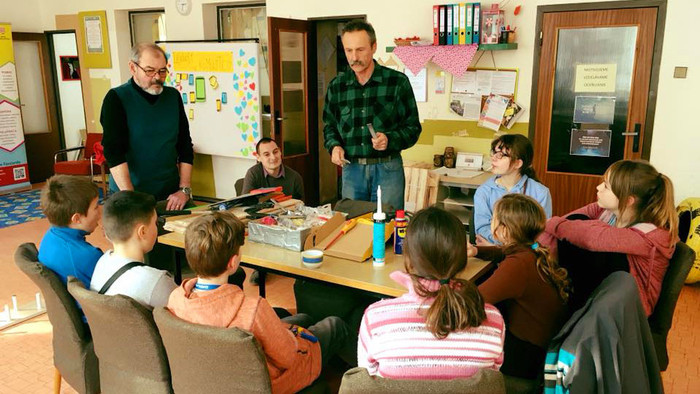 Spájanie generácií cez odovzdávanie zručností