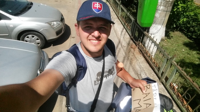 03_cestovateľ presúvajúci sa stopom.jpg