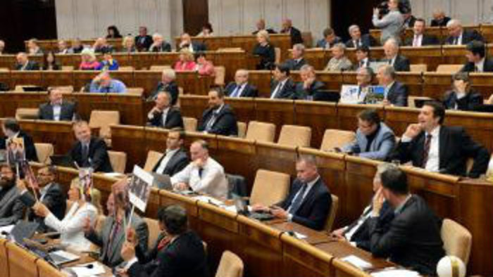 K veci: Návrh novely rokovacieho poriadku parlamentu...