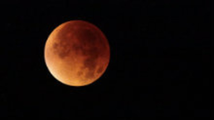 Úplné zatmenie Mesiaca a Mars "na dosah"