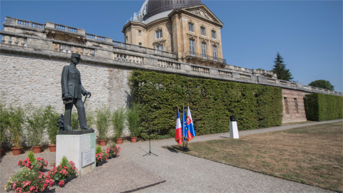 Un espacio de recuerdo a Štefánik en observatorio cercano a París