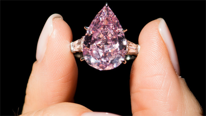 Los eslovacos exitosos por el mundo: el experto en joyas y diamantes, Alojz Ryšavý