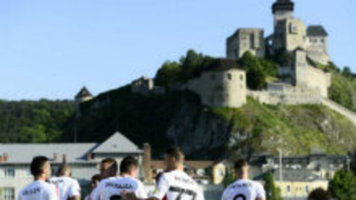 Diskusia o futbale s trénermi