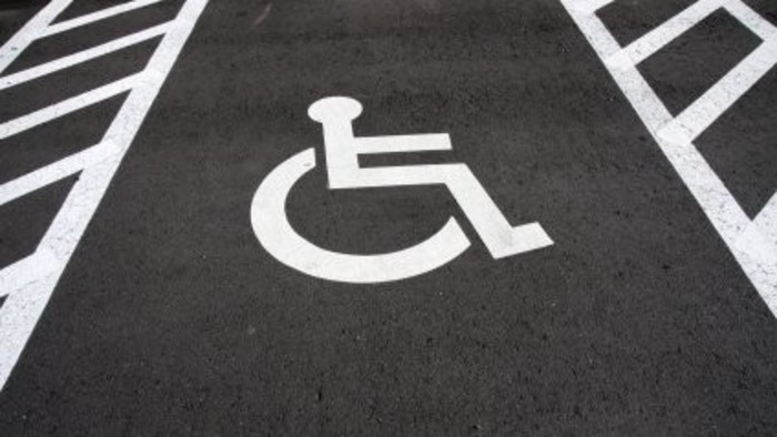 Telesne postihnutí kritizujú Bratislavu