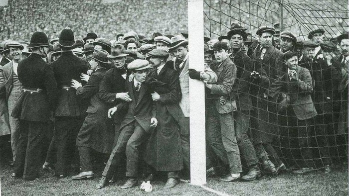 Hogyan nézett ki egy focimeccs az 1900-as évek elején?