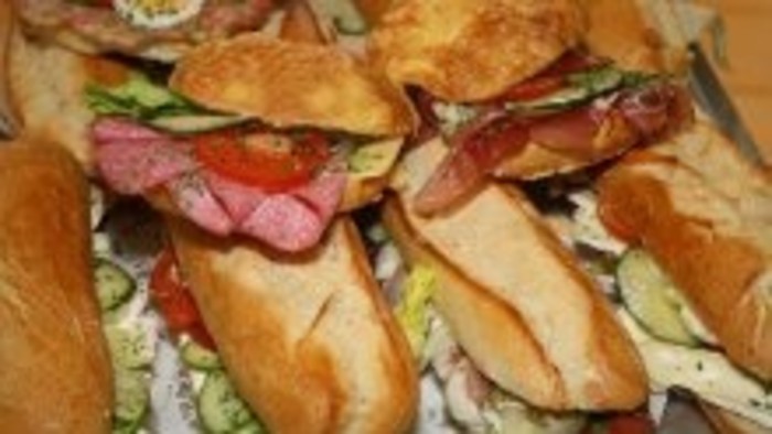 Novela školského zákona zakázala predaj sladkostí aj ďalších potravín v školských bufetoch