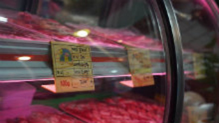 Na pultoch je stále nedostatočne označené mäso 