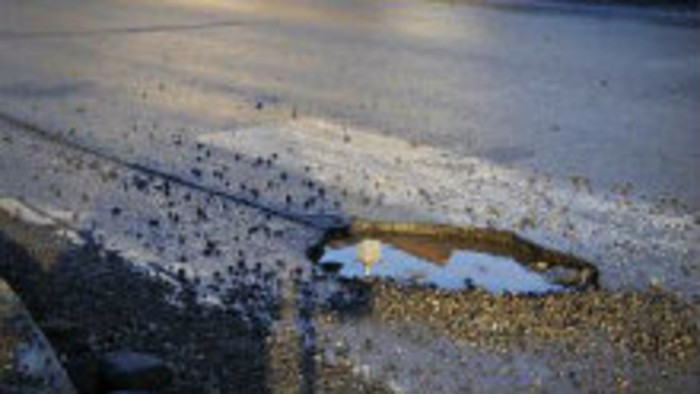 Cesty sú u nás neraz v katastrofálnom stave