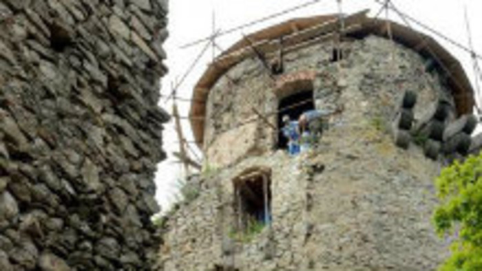 Nová strecha na hrade Slanec